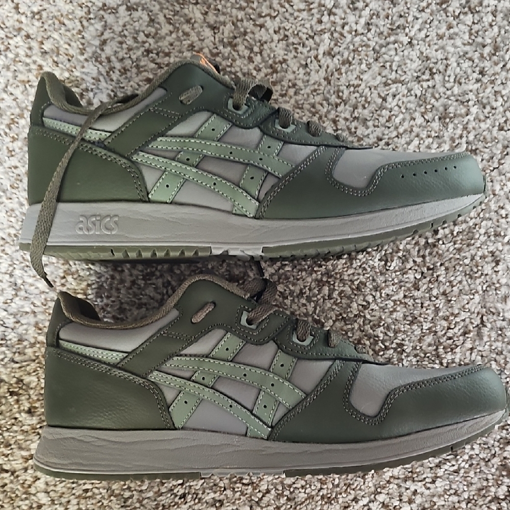 NWOT Men's Asics Lyte Classic Lychrn Green Clay Grey Sneakers. Size 9